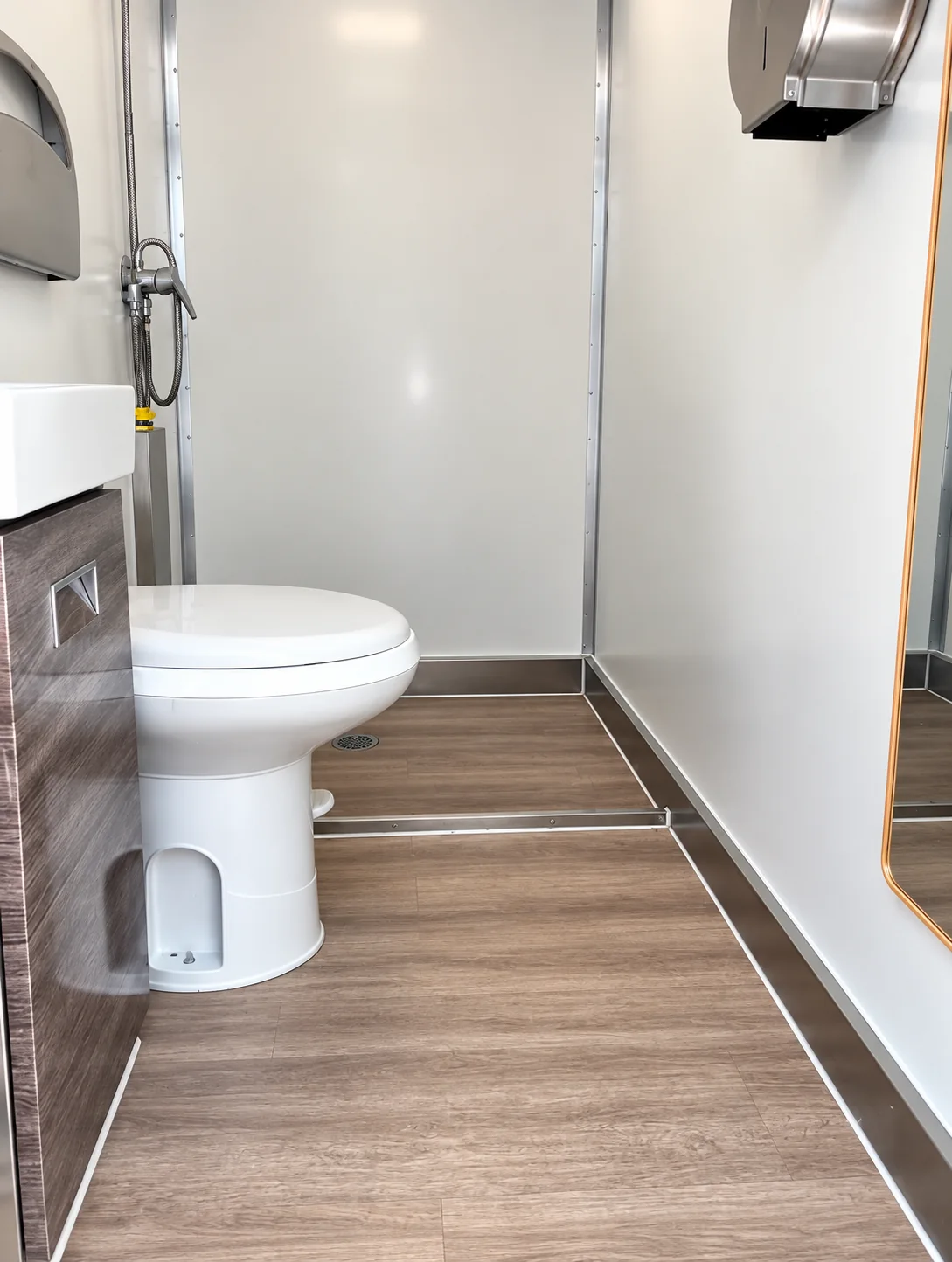 30ft Luxury Shower-Restroom Combination Trailer (10 Stalls): 30ft commercial luxury shower restroom trailer interior