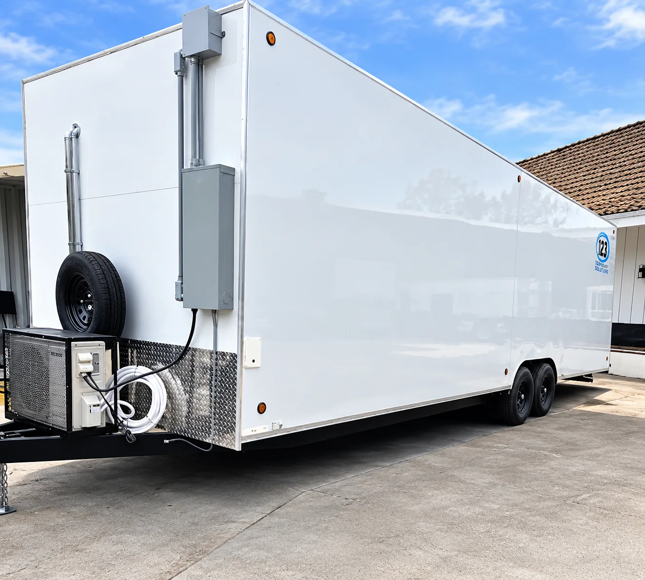 30ft Conveyor Dishwashing Trailer: Commercial conveyor trailer rental