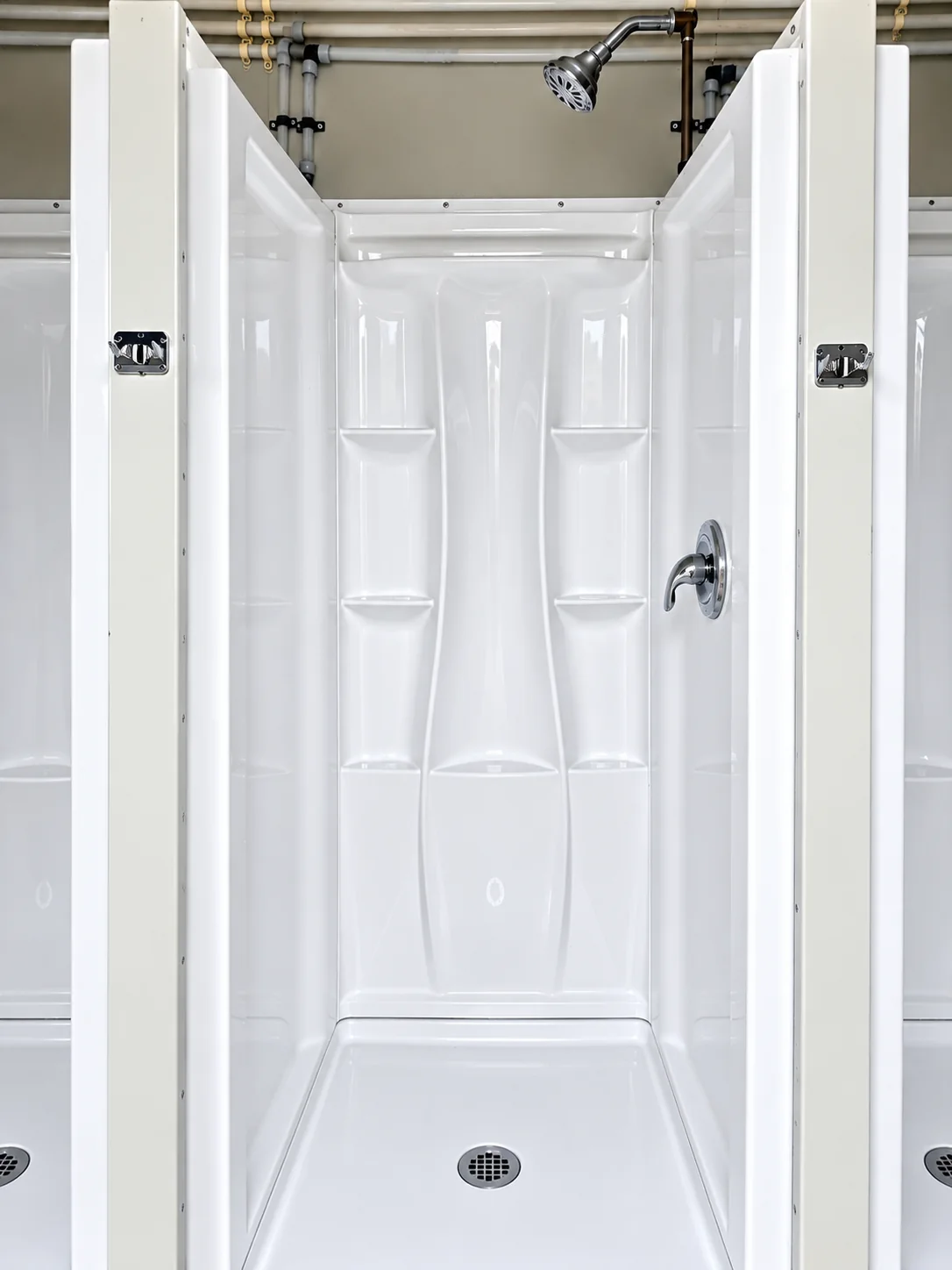 20ft Shower Container (5 Stalls): Mobile shower container interior